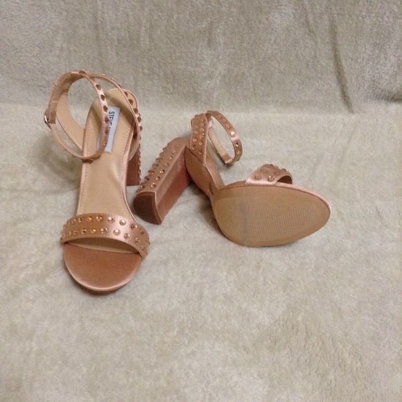Steve Madden Blush Sandals Rose Gold Studs - Picture 7 of 8